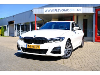 BMW 318i M Sport Aut. Navi|Leder-Alcantara|1e Eig|Pano|LMV|Sportstoelen