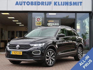 Volkswagen T-Roc 1.5 TSI Style Business | Virtual | 17 inch velgen | Trekhaak | Led