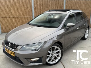 Seat Leon ST 1.4 TSI ACT FR Dynamic Automaat | Panoramadak | LED verlichting | Half leer/alcantara | DCC | Achteruitrijcamera | Climate control | Adaptieve cruise control | Seat Sound | Parkeersensoren voor en achter