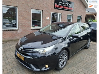 Toyota Avensis Touring Sports 1.8 VVT-i SkyView Edition. O.a. camera, bluetooth, cruise, navi, stoelverwarming, etc! Incl garantie