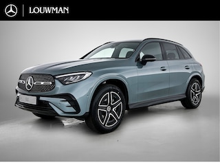 Mercedes-Benz GLC 300e 4MATIC Business Solution AMG | Advanced plus pakket | Nightpakket | Trekhaak | Middenconsole metaalstructuur | 19” vijfspaaks lichtmetalen AMG-velgen | URBAN GUARD Plus | Warmtewerend, donkergetint glas |