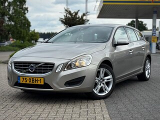 Volvo V60 1.6 T3 NAVI TREKHAAK 1.600KG 114.000KM
