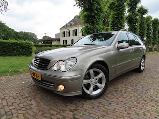 Mercedes-Benz Combi 200 K. Avantgarde Automaat Leer/Stof Ecc Cruisecontrol Navigatie Pdc LM Velgen ***Dealer Onderhouden***
