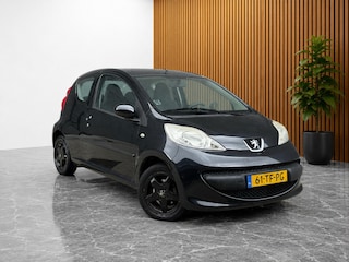 Peugeot 107 1.0-12V XS INRUILKOOPJE!!! (ELEKTRISCHE RAMEN, TOURENTELLER, RADIO, NEDERLANDSE AUTO, ETC.)