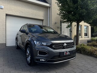 Volkswagen T-Roc 1.5 TSI 150pk DSG R-line Panoramadak VirtualCockpit ACC Carplay Sportstoelen Camera 18" Pdc