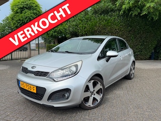 Kia Rio 1.4, 6 versn., Clima, Isofix, LM-velgen 17"& all-season banden, Parkeersensoren, Bluetooth, Stuurverwarming