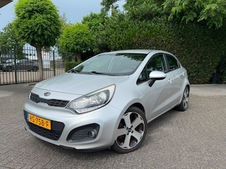 Kia Rio 1.4, 6 versn., Clima, Isofix, LM-velgen 17"& all-season banden, Parkeersensoren, Bluetooth, Stuurverwarming