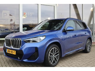 BMW X1 (u11) 18i SDRIVE AUTOMAAT M-SPORT SHADOW LINE Navi | Cruise | Camera | Sfeerverl. | Keyless | Led | 18 Inch LM |