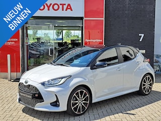 Toyota Yaris 1.5 Hybrid GR Sport STOELVERWARMING ADAPTIVE CRUISE CONTROL DEALER ONDERHOUDEN