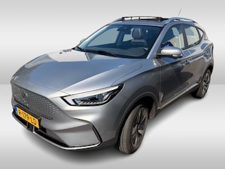 MG ZS EV Long Range Luxury 70 kWh / Panoramadak / Camera / Leder / CarPlay / Keyless / 17'' / Stoelverwarming / Dodehoek / DAB / ACC