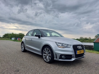 Audi A1 Sportback 1.2 TFSI Admired. S-Line. NAVI, CRUISE, PDC!!