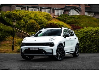 Lynk & Co 01 1.5 Plug-in Hybrid Core Black Edition | GRATIS TREKHAAK | Nieuw Model | PHEV | Achteruitrijcamera | Parkeersensoren | Stoelverwarming | Apple Carplay | Android Auto | Navigatie | Adaptieve Cruise Control