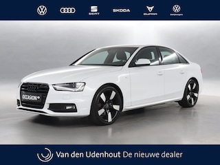 Audi A4 Limousine 1.8 TFSIe 170pk Limited S / Navigatie / Parkeersensoren / Xenon