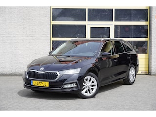 Skoda Octavia Combi 1.5 TSI 150PK! First Edition BJ2020 Lmv 17" | Led V+A | Pdc | Keyless entry | Elek. trekhaak | Elek. achterklep | App-Connect | Navi | Virtual cockpit | Dashboard verlichting | Climate control | Cruise control | Verwarmde voorstoelen | Nw-model!