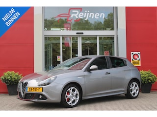 Alfa Romeo Giulietta 1.4 Turbo 170PK AUTOMAAT MultiAir SUPER | AFNEEMBARE TREKHAAK | NAVIGATIE | "BREMBO" REMKLAUWEN ROOD | LICHTMETALEN VELGEN 17" | CLIMATE CONTROL | CRUISE CONTROL | DAB+ RADIO | BLUETOOTH AUDIO | PARKEERSENSOREN VOOR + ACHTER |