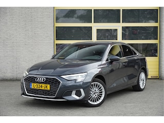 Audi A3 Limousine 30 TFSI Automaat! Business Edition BJ2021 Lmv 17" | Led V+A | Dynamische knipperlichten | Pdc | Trekhaak | App-Connect | Navi | Virtual cockpit | Climate control | Cruise control | Sportstoelen | Verwarmde voorstoelen | Zwarte hemel | Extra getint glas