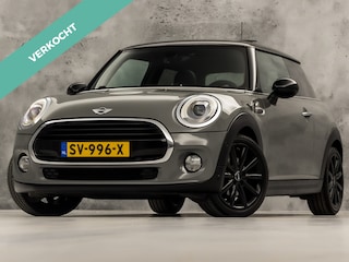 Mini Cooper 1.5 Chili Automaat (PANORAMADAK, GROOT NAVI, CLIMATE, LEDER, STOELVERWARMING, SPORTSTOELEN, GETINT GLAS, PARKEERSENSOREN, LED KOPLAMPEN, NIEUWSTAAT)