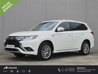 Mitsubishi Outlander 2.4 PHEV Intense / Dealer onderhouden / 8 jaar Garantie / Afneembare Trekhaak / 1500kg Trekgewicht / All season banden / Navigatie via Apple Carplay of Android Auto / Achteruitrijcamera / Stoelverwarming / Cruise control / Keyless Entry/Start /