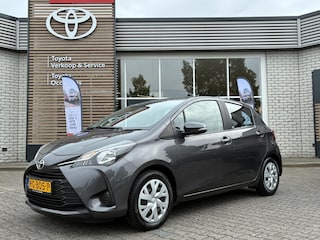 Toyota Yaris 1.0 VVT-i NL-AUTO 1E-EIG DEALER-OND 5-DEURS AIRCO RADIO/CD  TREKHAAK ALL-SEASON