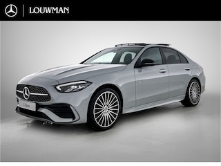 Mercedes-Benz C-klasse 300 e Business Solution AMG | Nightpakket | Comfortpakket Plus | Middenconsole metaalstructuur | Trekhaak | Panoramaschuifdak | 360° camera | Smartphone-integratie | Sfeerverlichting | Sierdelen metaalstructuur |