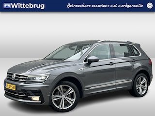 Volkswagen Tiguan 2.0 TSI 4Motion 220pk Highline Business R / R-line Exterieur / Digitaal dashboard / Panoramadak / Navigatie / Camera / Parkeersensoren V+A / Zwenkbare trekhaak /