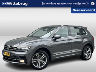 Volkswagen Tiguan 2.0 TSI 4Motion 220pk Highline Business R / R-line Exterieur / Digitaal dashboard / Panoramadak / Navigatie / Camera / Parkeersensoren V+A / Zwenkbare trekhaak /