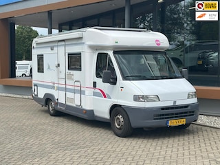 Bürstner Camper 230 / zonnepaneel / nieuw bed