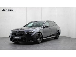 BMW 5-serie Touring | M Drivers Package | Akrapovic | Stoelventilatie | Bowers & Wilkins | Trekhaak | Panoramadak | Head-up | Carbon