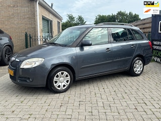 Skoda Fabia Combi 1.4-16V Ambiente | airco |cruise | trekhaak | nieuwe apk !
