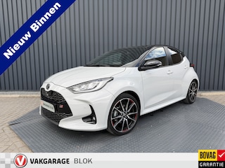 Toyota Yaris 1.5 Hybrid GR Sport / Bi tone | UNIEK 8.700 km!!! | JBL | PDC V+A | Head-up | Rijklaar!!