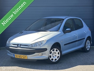Peugeot 206 1.4-16V Premium | Airco | Lange APK |