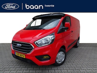 Ford Transit Custom 280 L1H1 2.0 TDCI 105pk Trend | Race Red | Trekhaak | Bijrijdersbank | Voorruitverw. | Airco | Cruise. | Camera | Apple Carplay | Inbraaksloten |