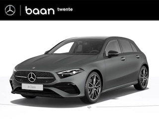 Mercedes-Benz A 250 e Business Solution AMG Premium Plus | Panoramadak | Head-up display | Manufaktur lak | Elec. verstelbare voorstoelen met geheugen | 360 Camera | Stoelverwarming | Nightpakket