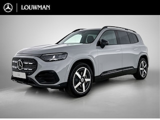 Mercedes-Benz GLB 250+ Business Solution AMG 7p. 85.5 kWh | Premium pakket | Winterpakket | Nightpakket | Parkeerpakket | Trekhaak | GUARD 360° | Warmtewerend, donkergetint glas | Vast panoramadak | 19” vijfspaaks lichtmetalen AMG-velgen |