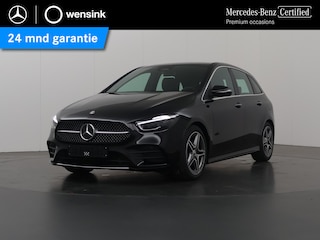 Mercedes-Benz B-klasse 180 Star Edition AMG Line | Trekhaak | Panoramadak-schuifdak | Stuurverwarming | Sfeerverlichting