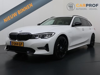 BMW 3-serie Touring 330e High Executive Pano | Trekhaak | HUD | Lederen interieur |