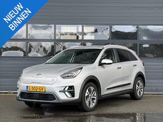 Kia Niro E-NIRO DYNAMICPLUSLINE 64 kWh (100% SOH) I V/D EERSTE EIGENAAR I 3-FASE LADEN I SCHUIF/KANTELDAK I P-CAMERA