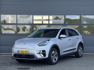 Kia Niro E-NIRO DYNAMICPLUSLINE 64 kWh (100% SOH) I V/D EERSTE EIGENAAR I 3-FASE LADEN I SCHUIF/KANTELDAK I P-CAMERA