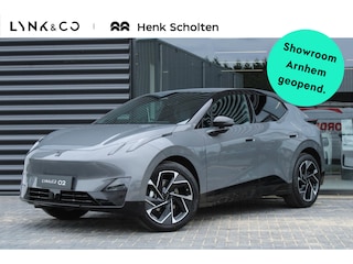Lynk & Co 02 More | | 360 Graden Camera | Harman Kardon | Panoramadak | Elektrisch bedienbare voorstoelen met geheugen | Keyless Entry | Getint glas | Adaptieve Cruise Control | Dodehoekassistent | Sfeerverlichting | Stuurwielverwarming | Stoelverwarming