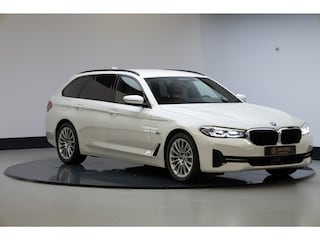 BMW 5-serie Touring 530e Executive | Driving Assistant | ACC | Head Up | Leder | SOH 92,2% |
