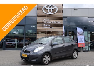 Toyota Yaris 1.3 VVT-i COMFORT 5-DEURS AIRCO TREKHAAK METALLIC-LAK NL-AUTO