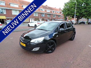 Opel Astra 1.4 Cosmo van 2e eigenaar BLACK EDITION