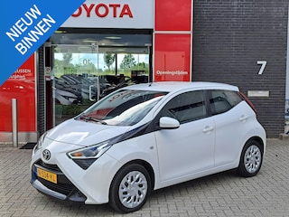 Toyota Aygo X-PLAY AIRCO ACHTERUITRIJCAERA APPLE CARPLAY / ANDROID AUTO