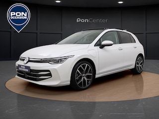 Volkswagen Golf 1.5 eHybrid Style Edition | Pano Dak | Trekhaak | Head-up Display | Camera | ACC | Side Assist | Stuur-/Stoelverwarming | Matrix LED | 18'' |
