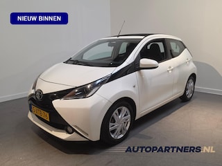 Toyota Aygo 1.0 VVT-i x-wave Cabrio schuifdak - Halfleder- Achteruitrijcamera - Cruise - Airco