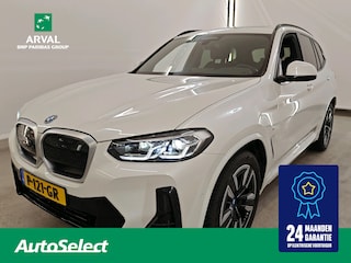 BMW iX3 80 kWh 286pk Executive | SOH 99%| Panoramadak | Parking Pack | Facelift | Sensatec Zwart | M Sport | Camera | CarPlay