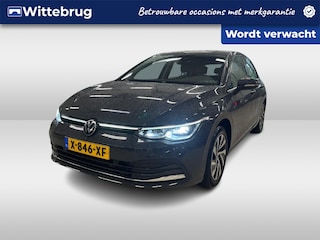 Volkswagen Golf 1.4 eHybrid Style / Memory Seat / Travel Assist / Parkeersensoren V+A / LED / App-Connect