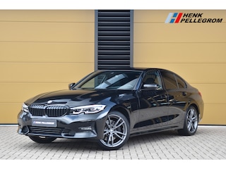 BMW 330e eDrive Edition * Sportstoelen * Hifi Proffesional * Achteruitrijcamera * 19 inch Velgen *