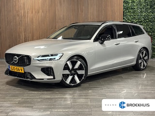 Volvo V60 T8 AWD Recharge Ultra Dark | Trekhaak | Schuifdak | 455pk | Head-Up Display | Harman Kardon | Adaptieve Cruise Control | Stoelverwarming voor+achter | Stuurwielverwarming | Full LED Meesturende koplampen | Parkeercamera | Pilot Assist | BLIS Dode Hoek Detectie | Parkeercamera | Elektrische voorstoelen geheugen | Lederen bekleding | Zitting verlenging voorstoelen | Lederen dashboard | 19 Inch | Google Infotainment | Keyless Drive | Parkeersensoren voor+achter | Privacy Glass | Elektrisch bedienbare achterklep | DAB Radio | Apple Carplay/Android Auto | Volvo On Call met mobiele App functie | Silver Dawn Metallic |