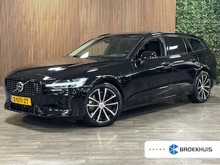Volvo V60 T6 AWD Recharge Plus Dark | Schuifdak | Trekhaak | Adaptieve Cruise Control | Stoelverwarming voor+achter | Stuurwielverwarming | Full LED Meesturende koplampen | Pilot Assist | BLIS Dode Hoek Detectie | Parkeercamera Elektrische voorstoelen geheugen | Lederen bekleding | Zitting verlenging voorstoelen | 18 Inch | Google Infotainment | Keyless Drive | Privacy Glass | Parkeersensoren voor+achter | Elektrisch bedienbare achterklep | DAB Radio | Apple Carplay/Android Auto | Volvo On Call met mobiele App functie | Onyx Black Metallic |